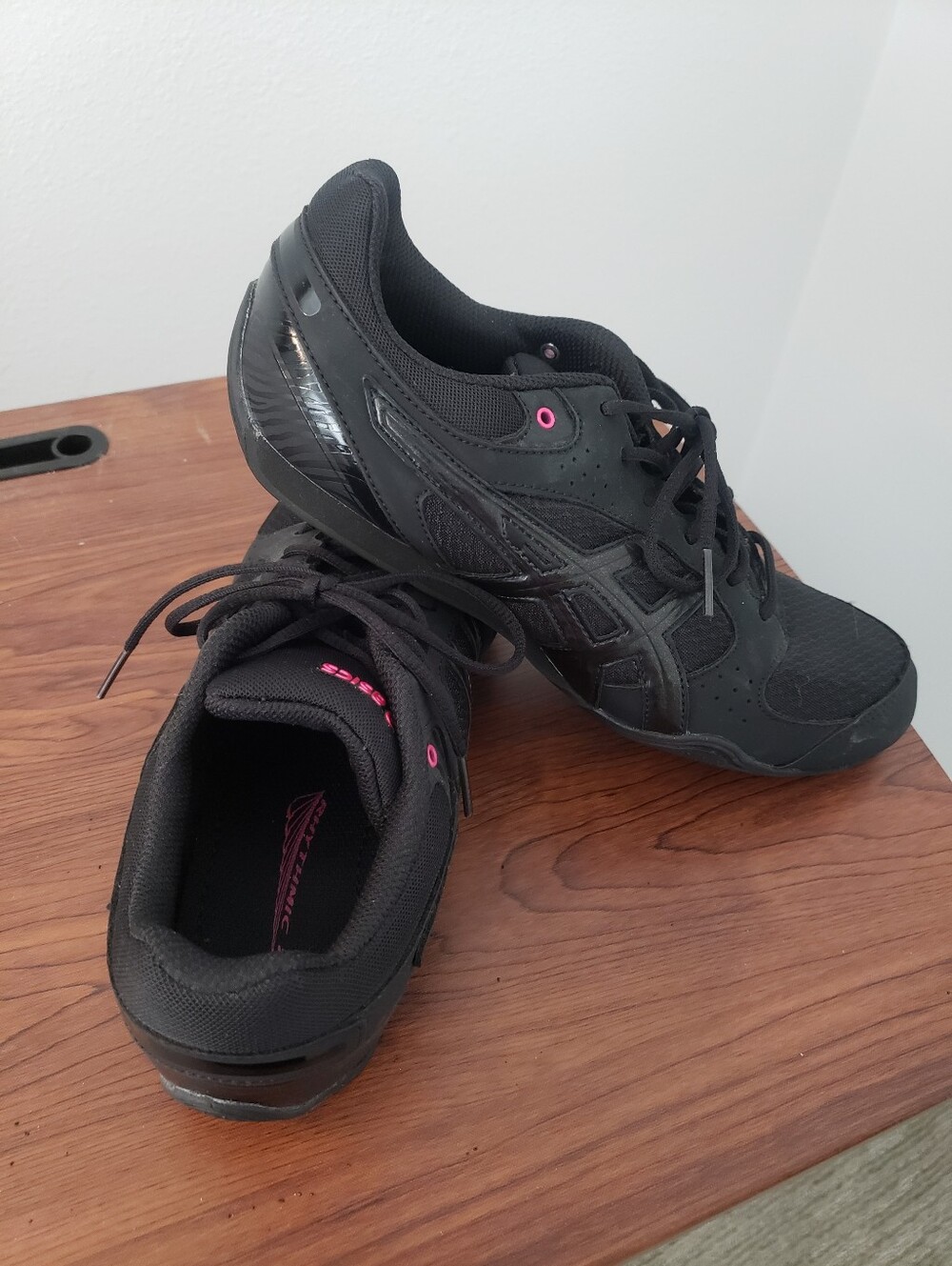 (EUC) ASICS Women's Rhythmic 2 Cross-Training Shoe (Size 7.5M)